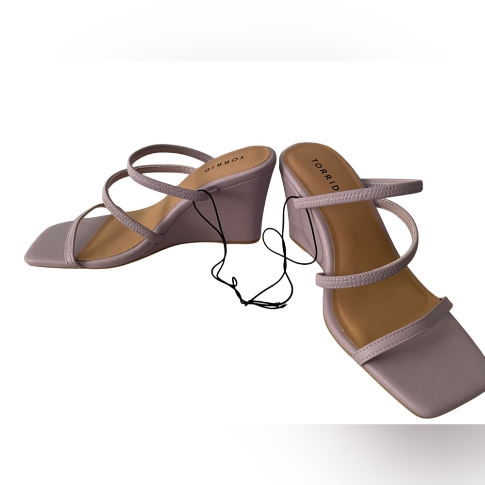 NWOt Torrid purple plateform sandals size 8,5 ww